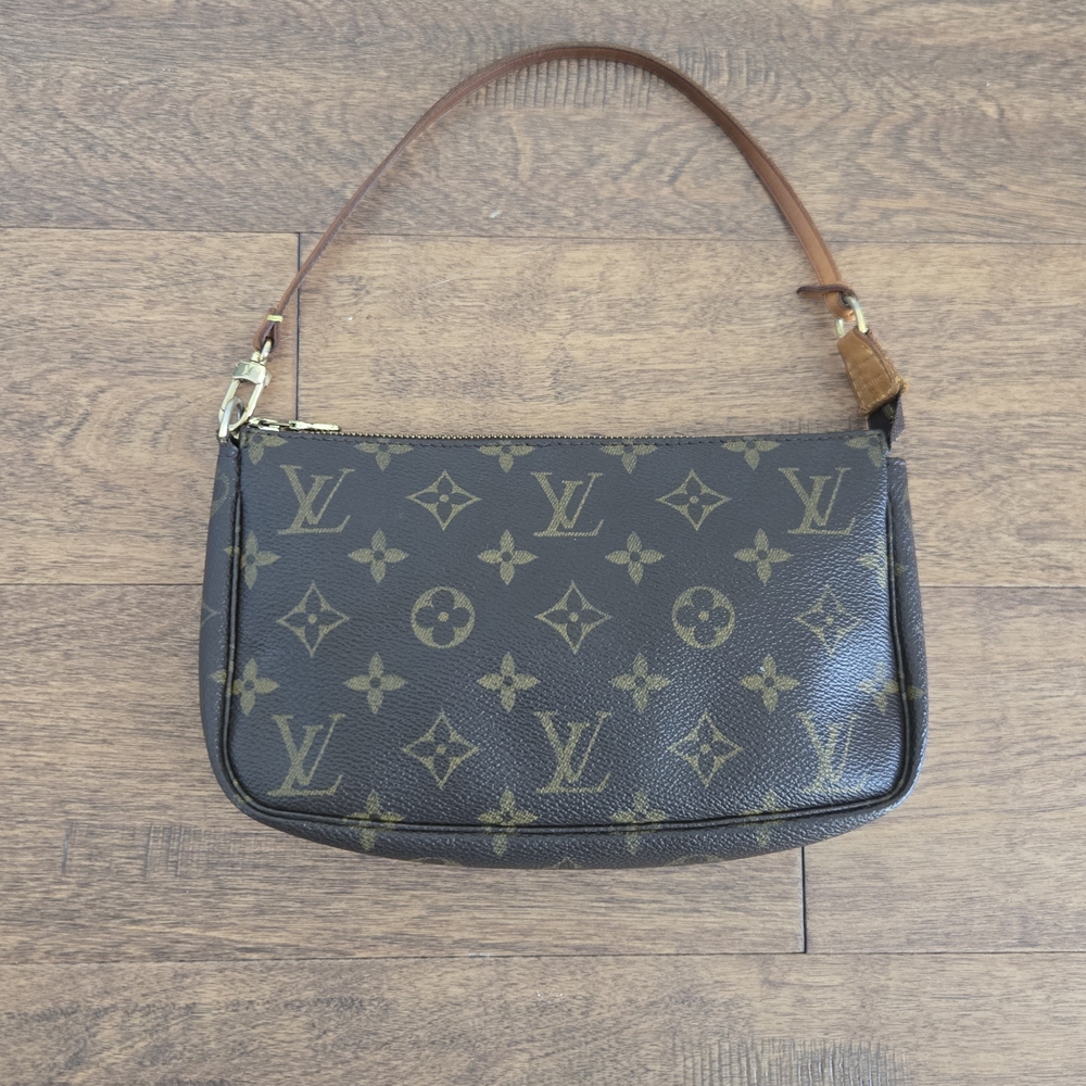 Louis Vuitton Pochette Accessoires Bag Mnogram Canvas Entrupy Certified